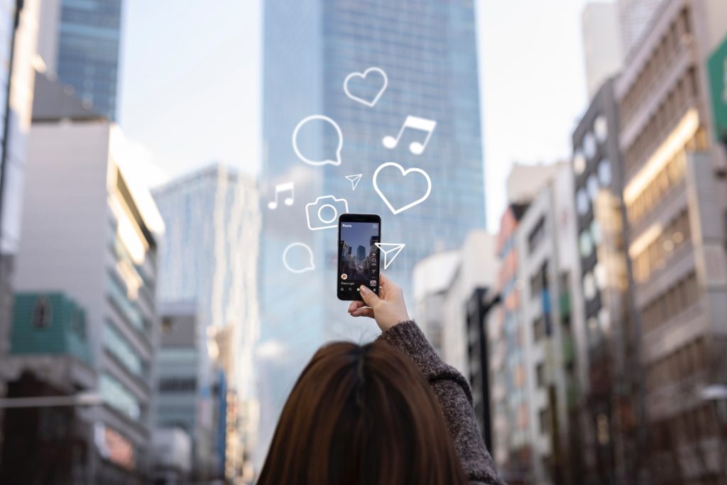 Unlocking Connections: The Art of Social Media Marketing | Ecommerce Edge Digest | Social Media Marketing Article 
