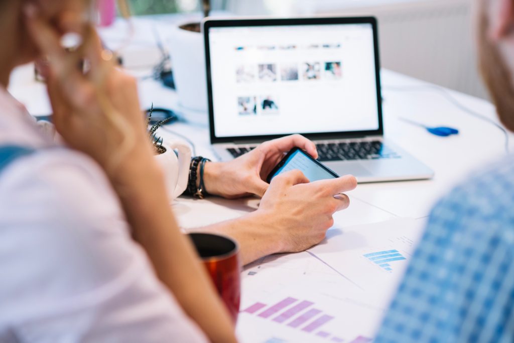 Navigating Signals: The Realm of Online Advertising | Ecommerce Edge Digest | Online Advertising Article